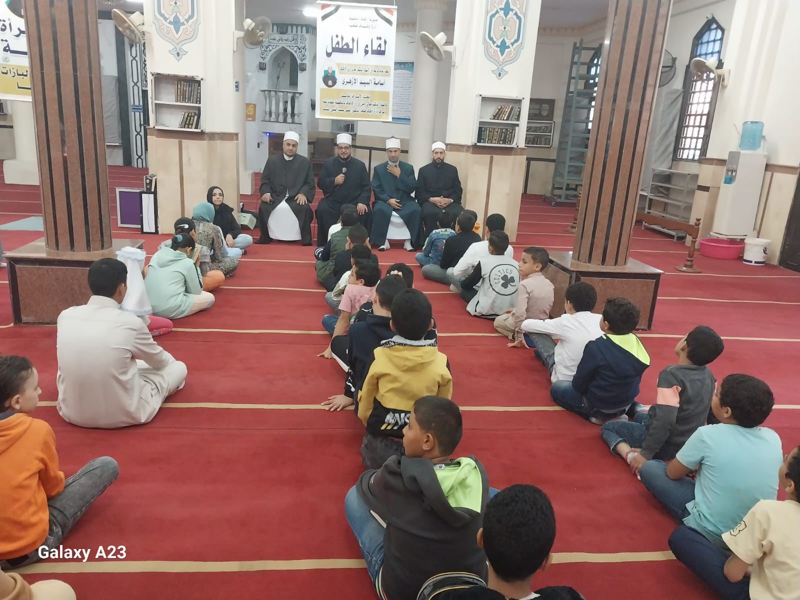 جانب من لقاء الجمعة للأطفال جانب من لقاء الجمعة للأطفال