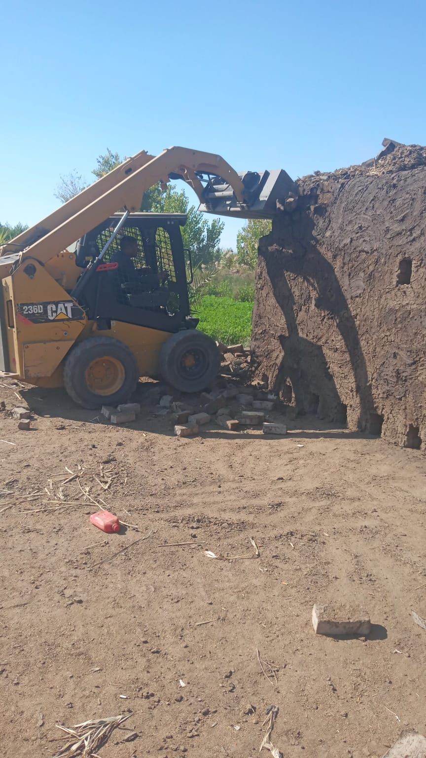 إزالة قمينة طوب مخالفة على أرض زراعية بالزينية إزالة قمينة طوب مخالفة على أرض زراعية بالزينية