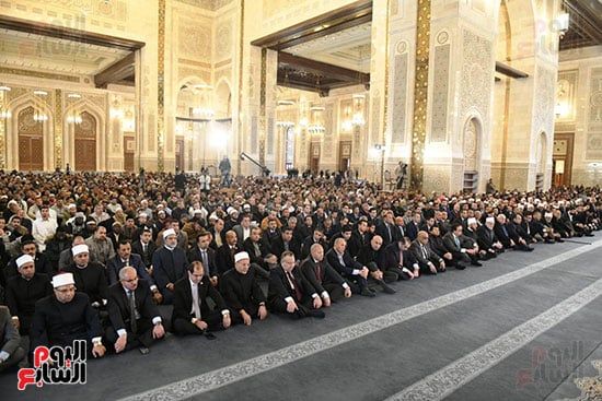 جانب من صلاة الجمعة بالمسجد جانب من صلاة الجمعة بالمسجد
