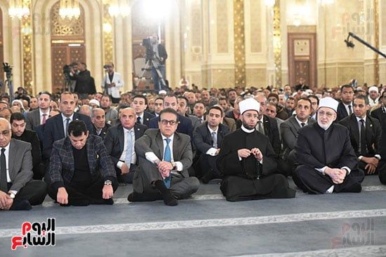 القيادات الدينية والوزراء بالصف الأول القيادات الدينية والوزراء بالصف الأول