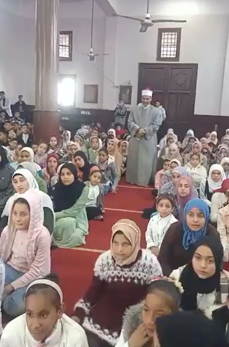 جانب من لقاء الأطفال التثقيفي جانب من لقاء الأطفال التثقيفي
