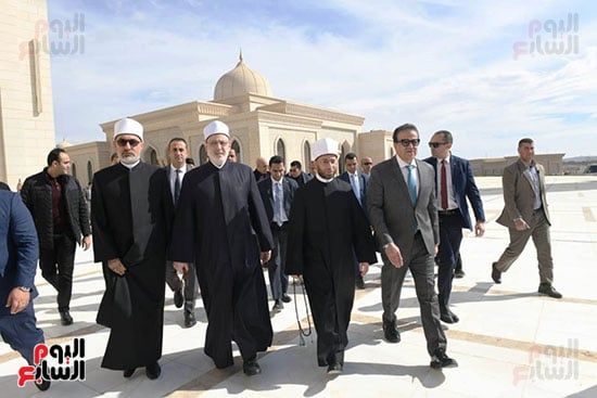 وصول نائب رئيس مجلس الوزراء والقيادات الدينية وصول نائب رئيس مجلس الوزراء والقيادات الدينية