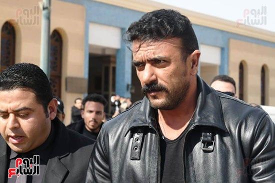 احمد العوضي اثناء حضور الجنازة علي والد ياسمين عبد العزيز (2) احمد العوضي اثناء حضور الجنازة علي والد ياسمين عبد العزيز (2)