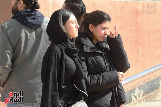 حزن كبير بين الحضور اثناء الجنازة (3) حزن كبير بين الحضور اثناء الجنازة (3)