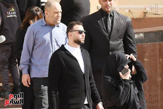 جانب من حضور للجنازة (2) جانب من حضور للجنازة (2)
