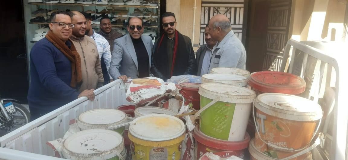 تموين الأقصر تضبط نصف طن سلع غذائية منتهية الصلاحية تموين الأقصر تضبط نصف طن سلع غذائية منتهية الصلاحية