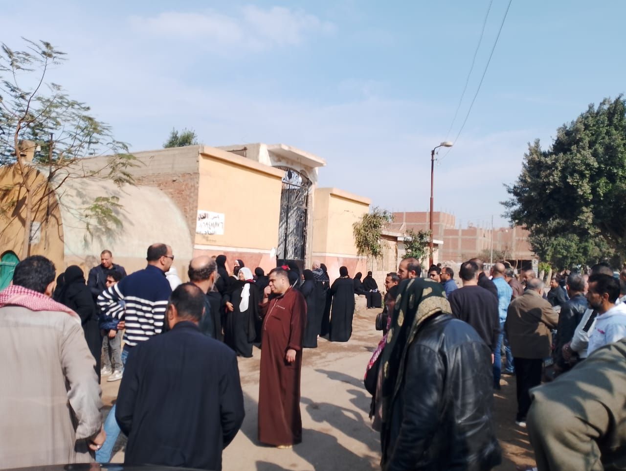 المشاركين بالجنازة المشاركين بالجنازة
