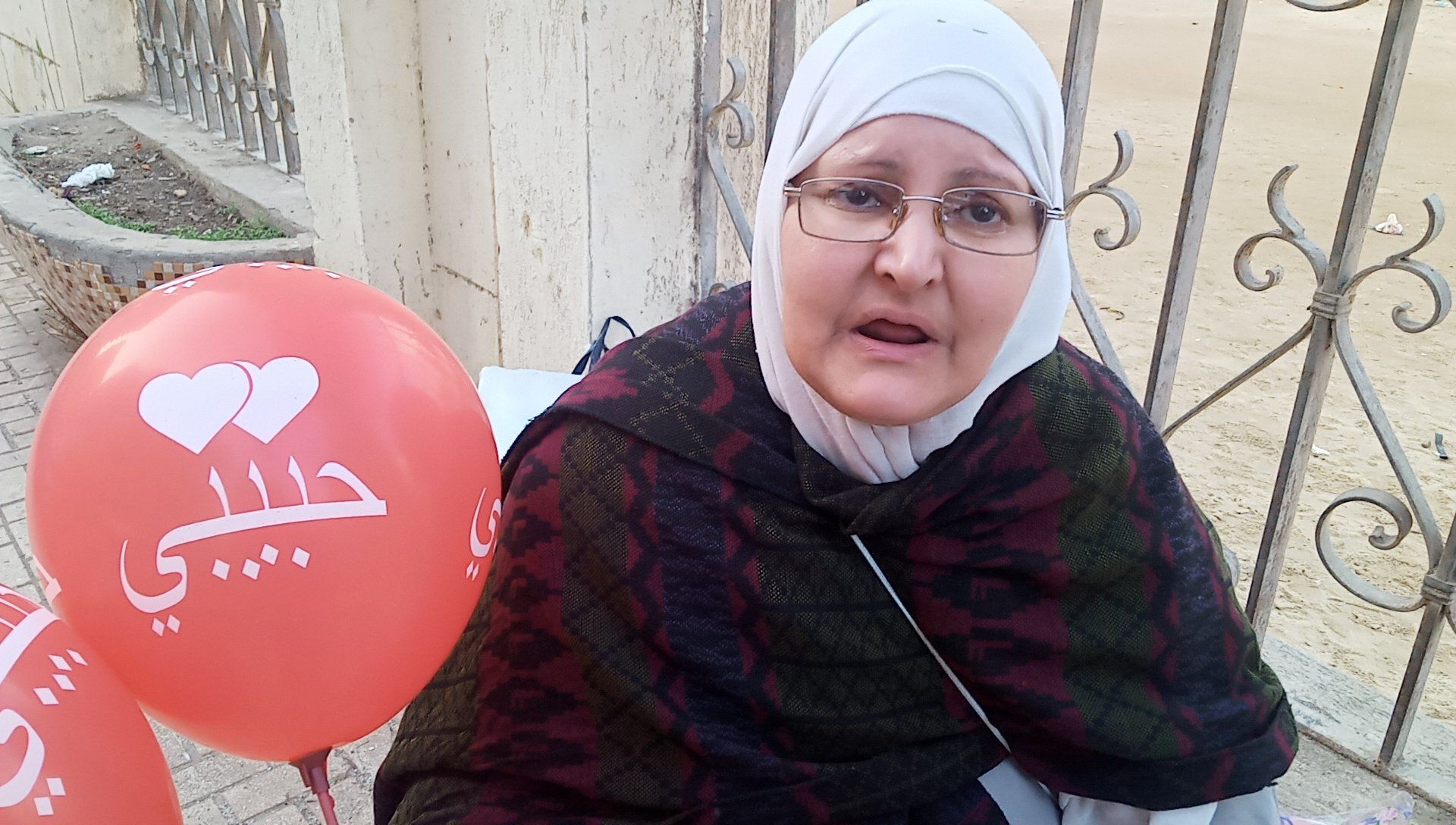 أم ندى أشهر بائعة متجولة بمدينة دمنهور بالبحيرة أم ندى أشهر بائعة متجولة بمدينة دمنهور بالبحيرة
