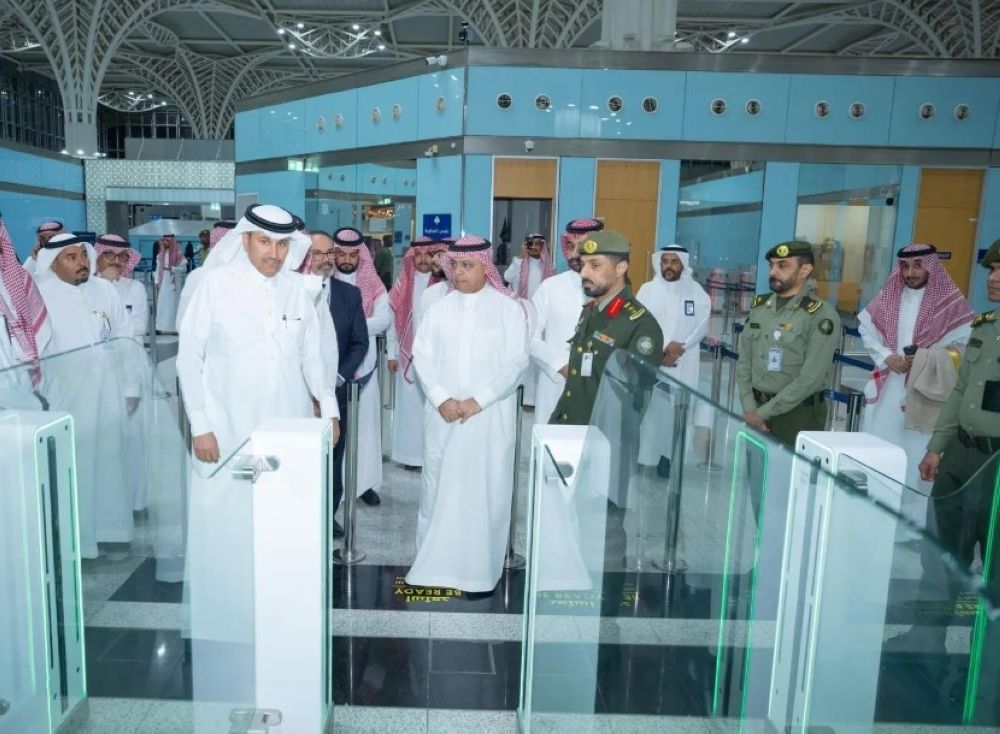 خلال تفقد وزير النقل سير أعمال الخطط التشغيلية في مطار الأمير محمد بن عبدالعزيز