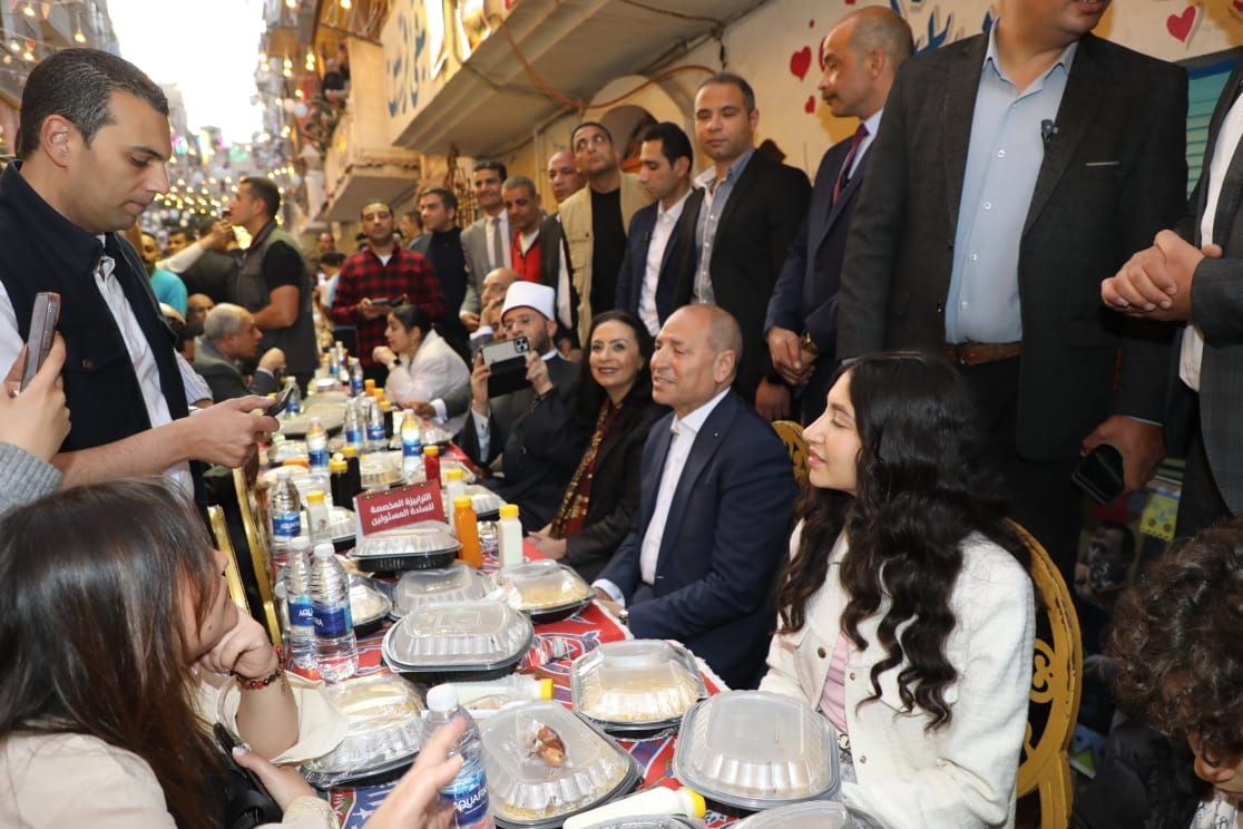 وزيرا الاوقاف والتضامن ومحافظ القاهرة فى الحفل (3) وزيرا الاوقاف والتضامن ومحافظ القاهرة فى الحفل (3)