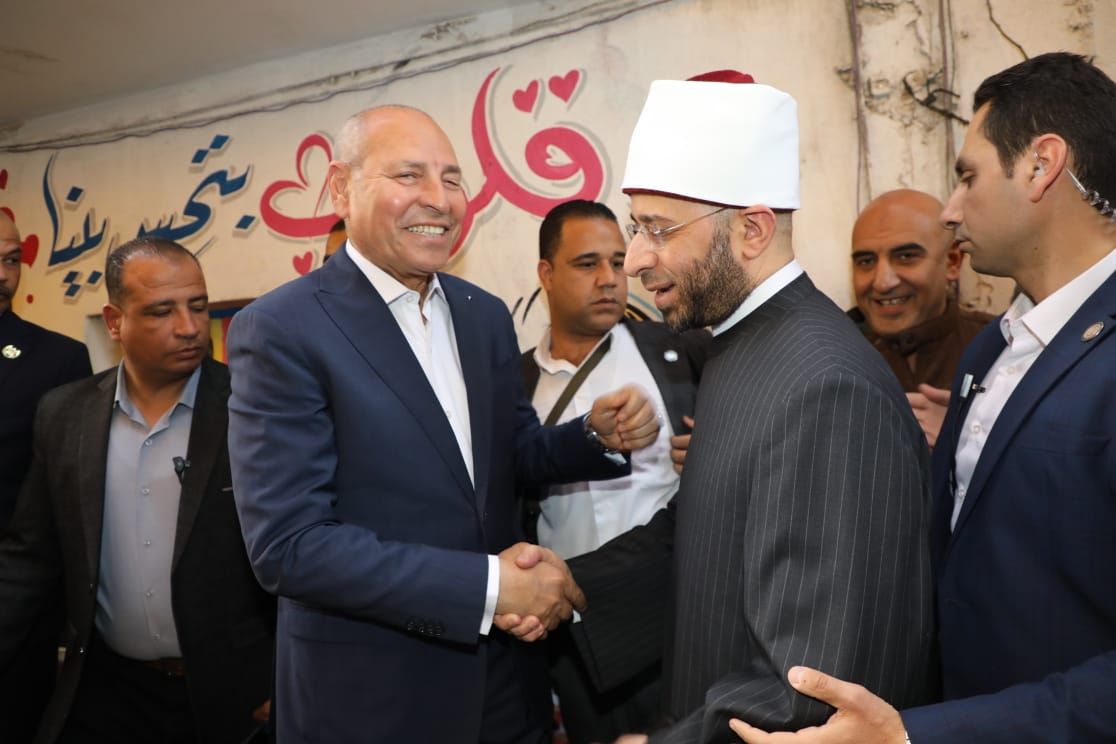 وزير الاوقاف ومحافظ القاهرة فى الحفل وزير الاوقاف ومحافظ القاهرة فى الحفل