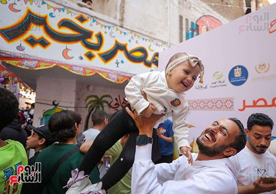 الأطفال تزين حفل الإفطار الأطفال تزين حفل الإفطار