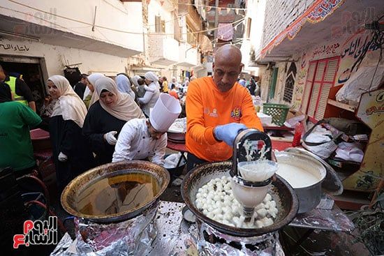 تجهيز الحلو فى إفطار المطرية تجهيز الحلو فى إفطار المطرية