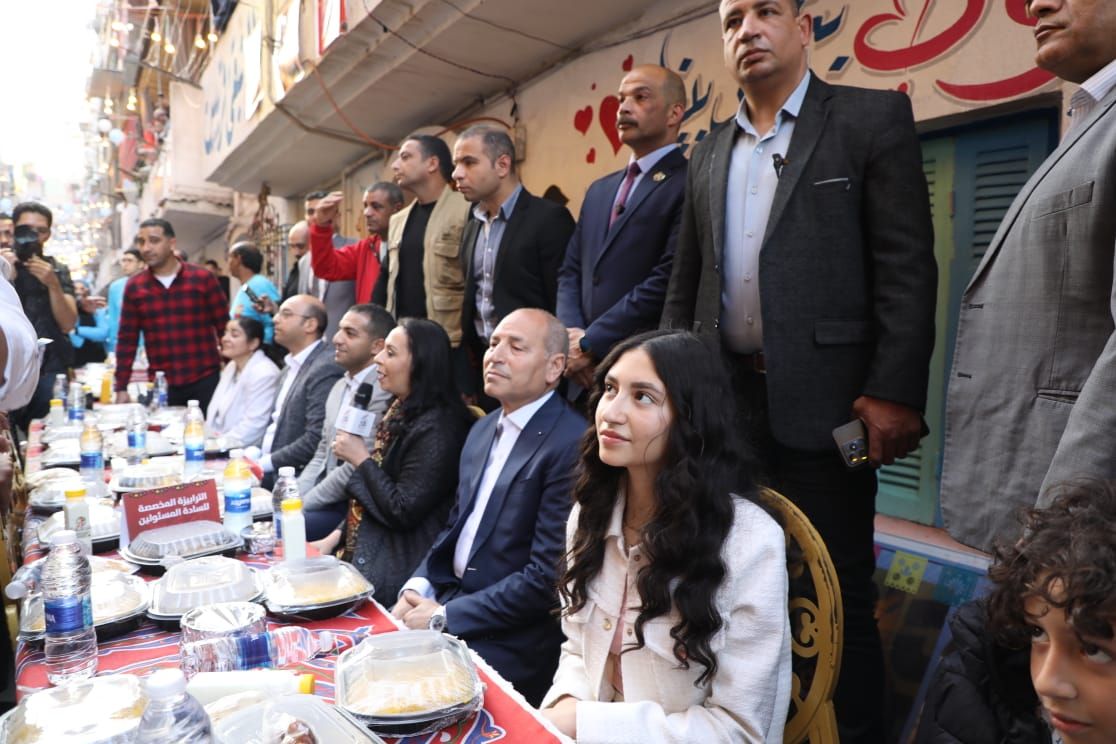 وزيرا الاوقاف والتضامن ومحافظ القاهرة فى الحفل (7) وزيرا الاوقاف والتضامن ومحافظ القاهرة فى الحفل (7)