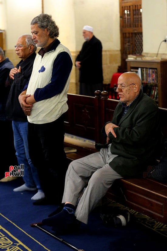 كبار السن فى صلاتى العشاء والتراويح كبار السن فى صلاتى العشاء والتراويح