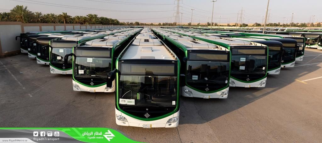 شاهد بالصور.. اكتمال وصول 319 حافلة بمشروع حافلات الرياض