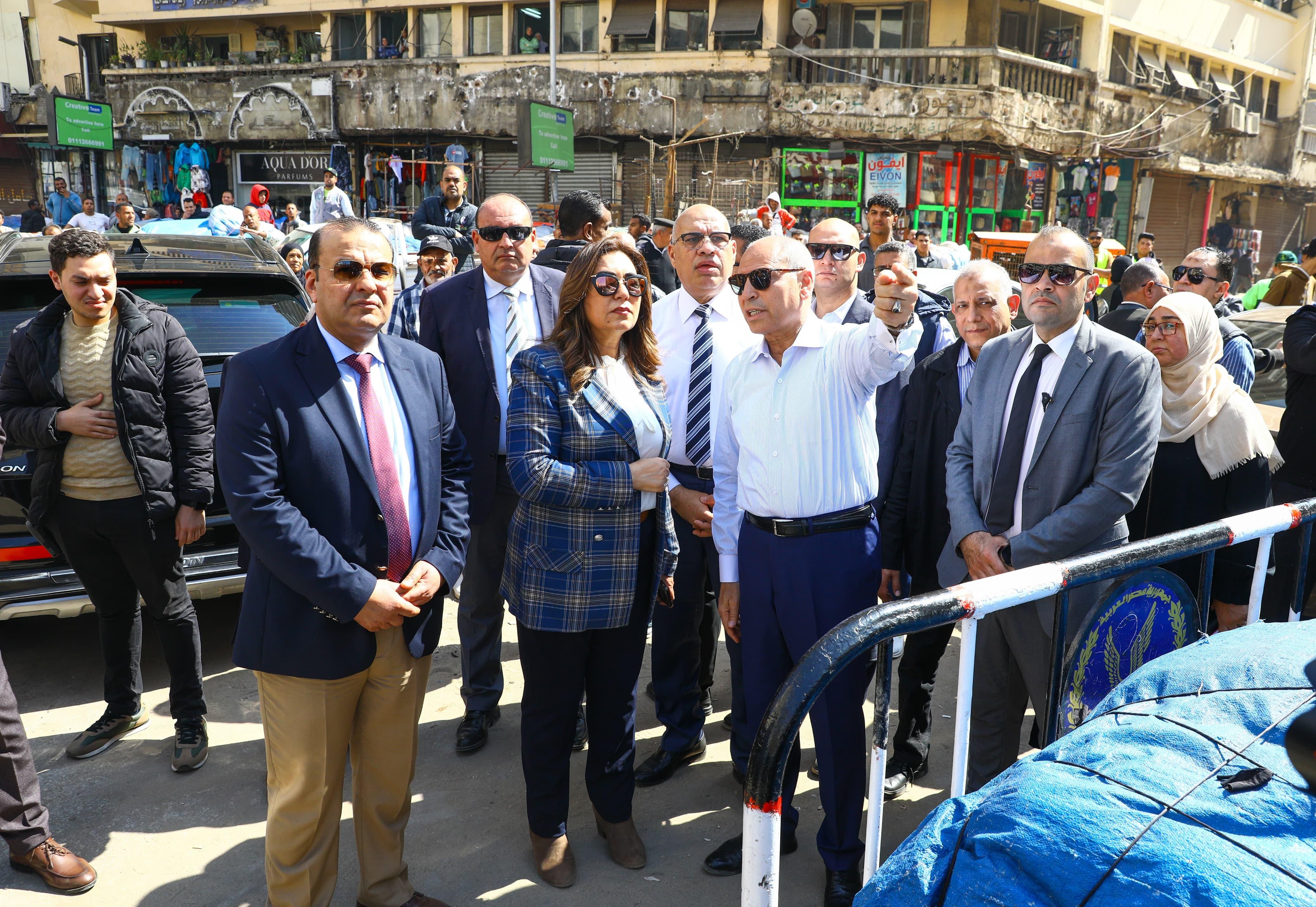 الوزيرة والمحافظ يتفقدان بدء أعمال تنفيذ المرحلة الأولى من تطوير سوق العتبة بالموسكي الوزيرة والمحافظ يتفقدان بدء أعمال تنفيذ المرحلة الأولى من تطوير سوق العتبة بالموسكي