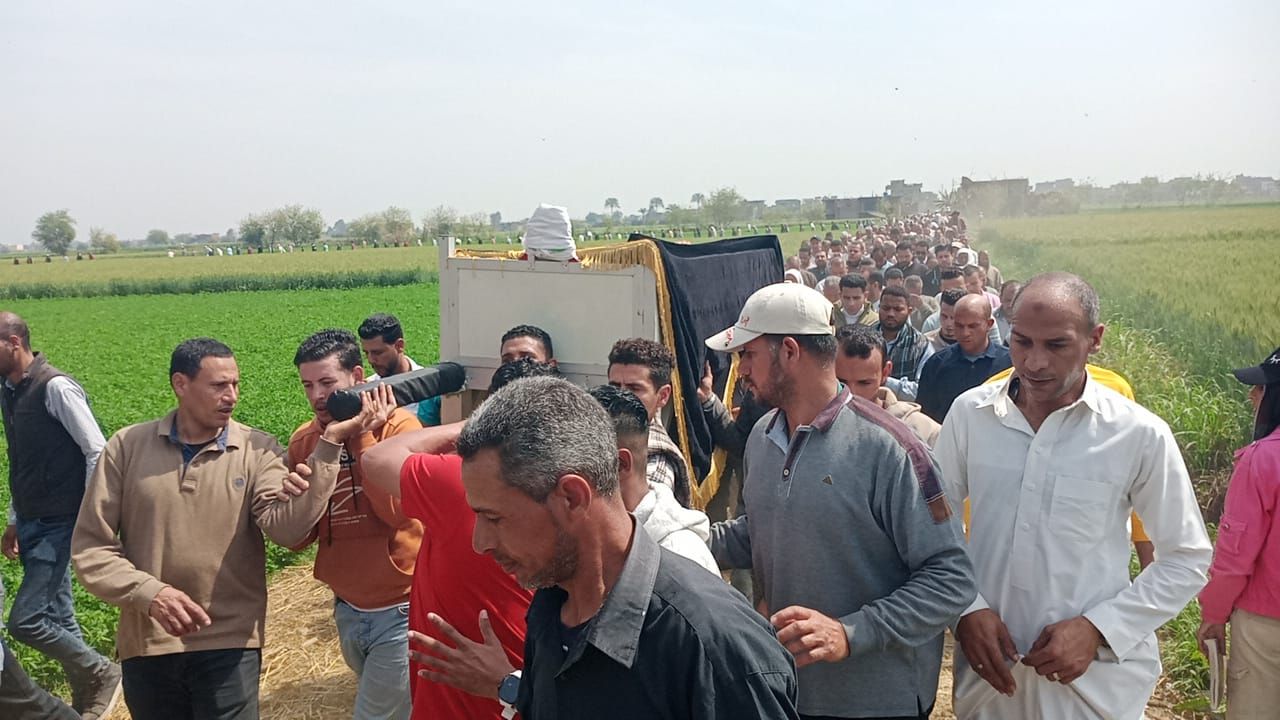 أهالى البحيرة يشيعون الشيخ فوزى عبد الغفار أهالى البحيرة يشيعون الشيخ فوزى عبد الغفار