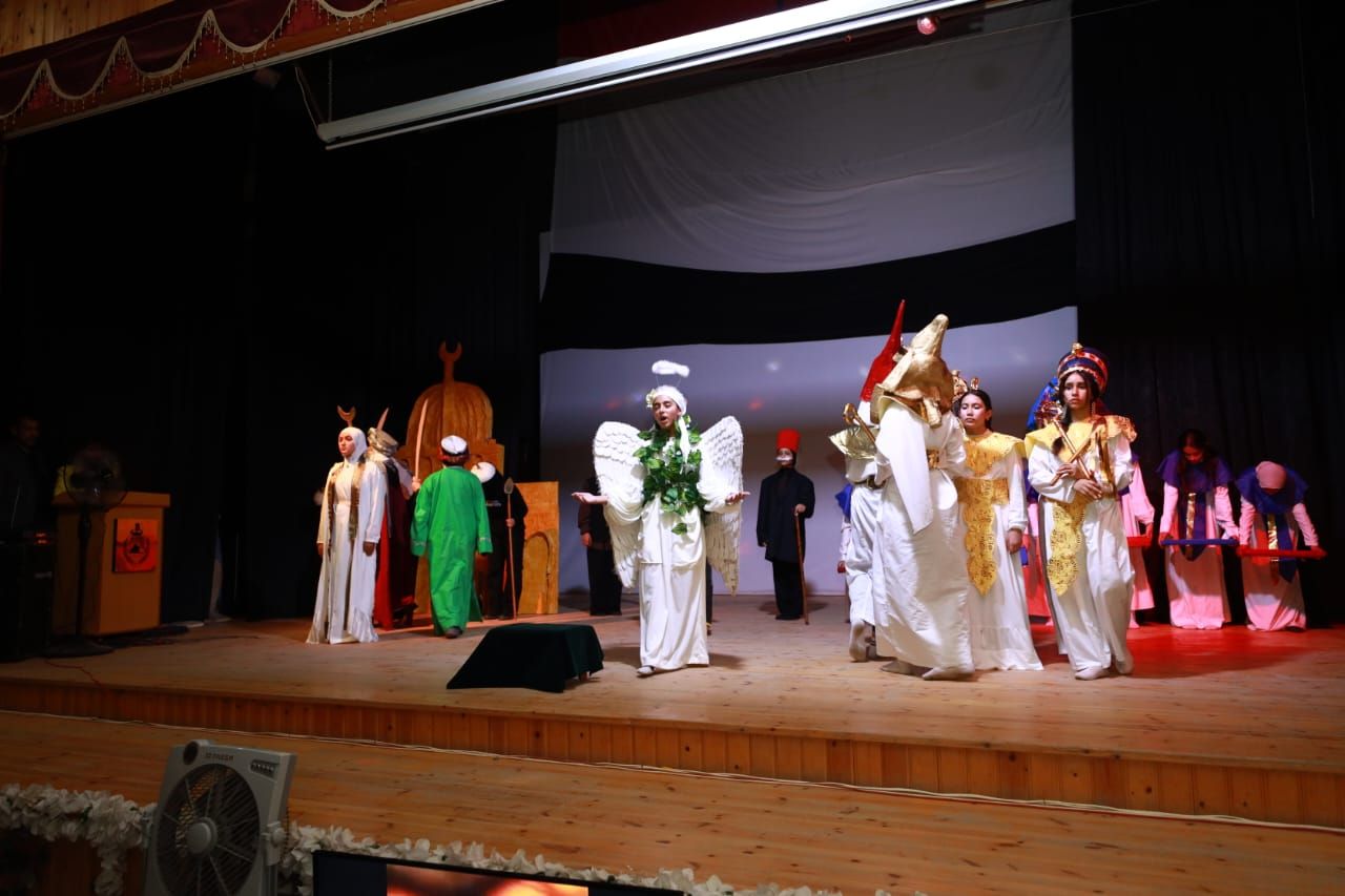 جانب من العروض المتعددة جانب من العروض المتعددة