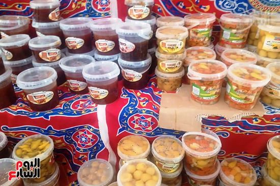 إقبال على منتجات المدارس الزراعية بالبحيرة خلال رمضان (5) إقبال على منتجات المدارس الزراعية بالبحيرة خلال رمضان (5)