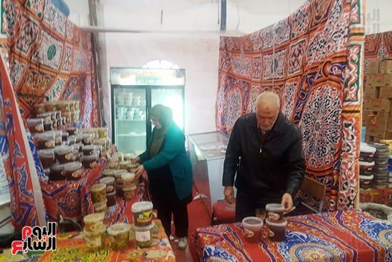 إقبال على منتجات المدارس الزراعية بالبحيرة خلال رمضان (3) إقبال على منتجات المدارس الزراعية بالبحيرة خلال رمضان (3)