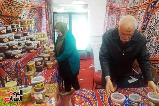 إقبال على منتجات المدارس الزراعية بالبحيرة خلال رمضان (2) إقبال على منتجات المدارس الزراعية بالبحيرة خلال رمضان (2)