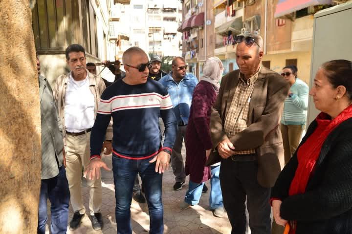 رئيس المدينة خلال إطلاق التيار رئيس المدينة خلال إطلاق التيار