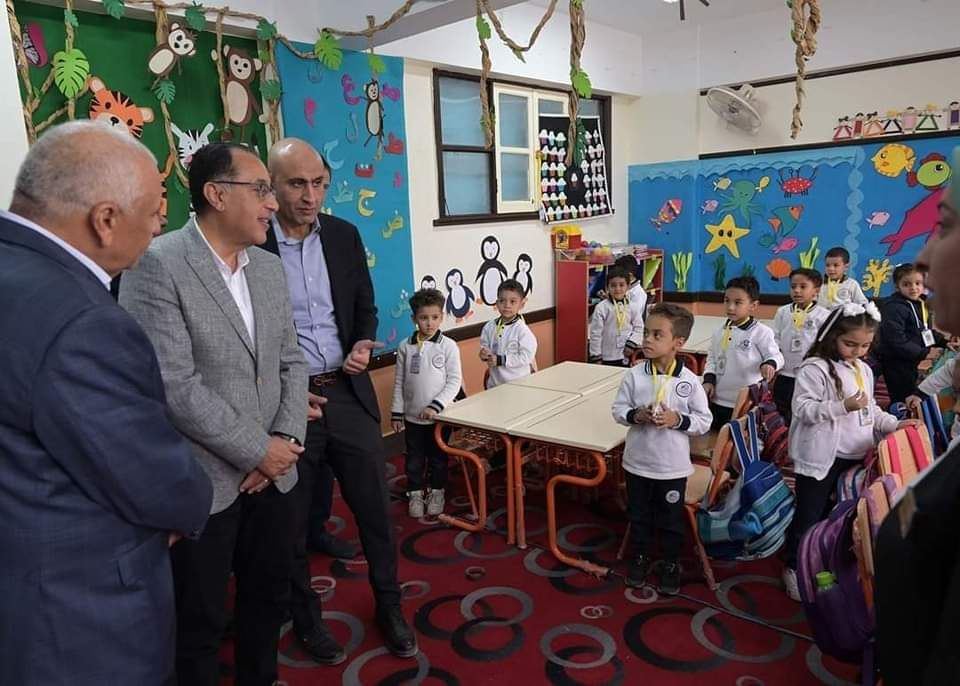 رئيس الوزراء داخل المدرسة رئيس الوزراء داخل المدرسة