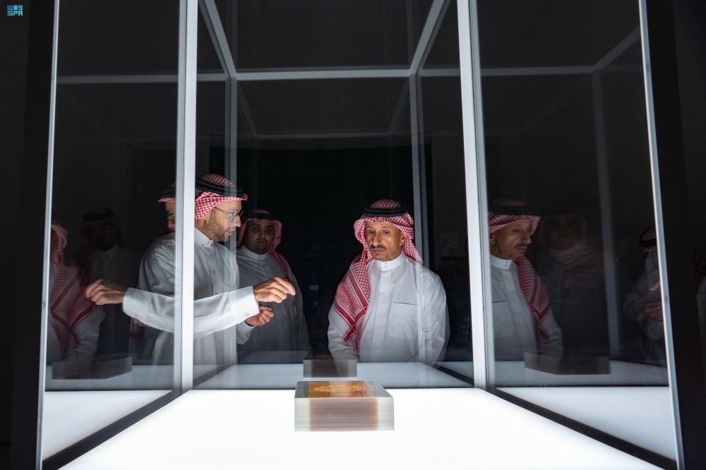 وزير السياحة يزور بينالي الفنون الإسلامية - واس