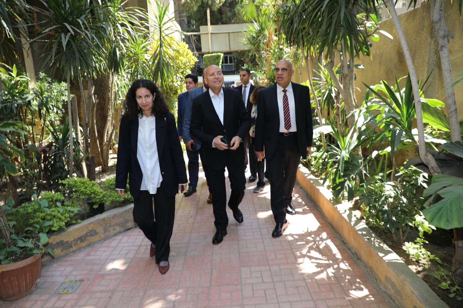 محافظ القاهرة يتفقد مبادرة التشجير حول محطة مترو صفاء حجازي محافظ القاهرة يتفقد مبادرة التشجير حول محطة مترو صفاء حجازي