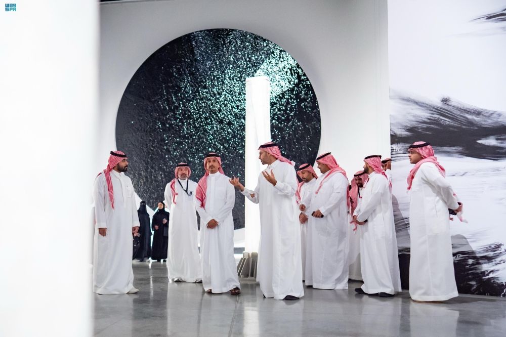 وزير السياحة يزور بينالي الفنون الإسلامية - واس