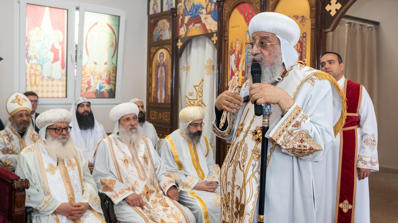 البابا تواضروس يترأس صلاة القداس الإلهى البابا تواضروس يترأس صلاة القداس الإلهى