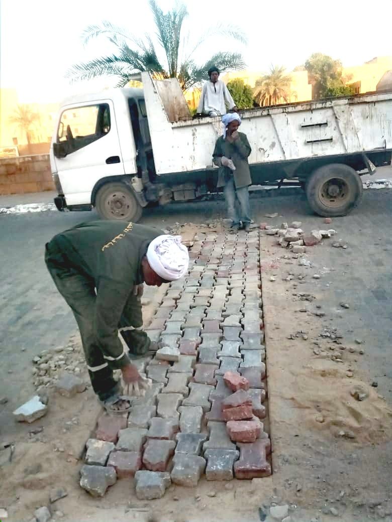مدينة الأقصر تنفذ أعمال ترميم للحفر بأرضيات شارع خونسو مدينة الأقصر تنفذ أعمال ترميم للحفر بأرضيات شارع خونسو