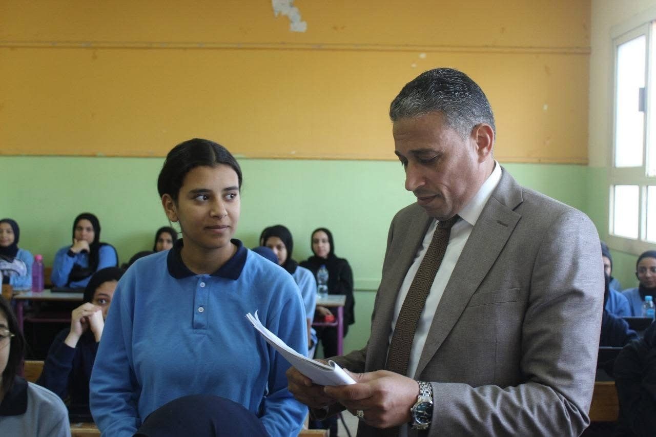 وكيل وزارة التعليم بالجيزة يتابع مستوى الطلاب وكيل وزارة التعليم بالجيزة يتابع مستوى الطلاب