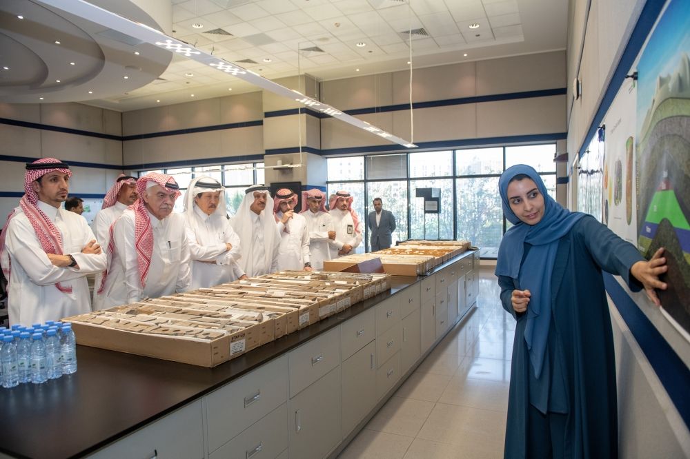 المهندسة هاله الوجداني تشرح مراحل التنقيب والكشف عن البترول
