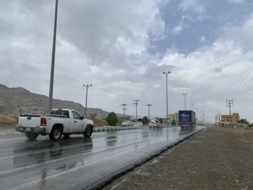 أمطار رعدية مصحوبة برياح نشطة على 5 مناطق