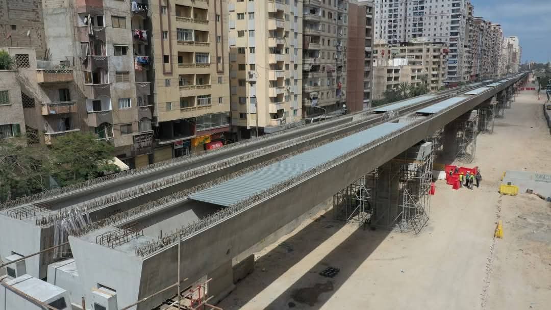تركيب الكمرات الخرسانية للمرحلة الأولى من مترو الإسكندرية تركيب الكمرات الخرسانية للمرحلة الأولى من مترو الإسكندرية