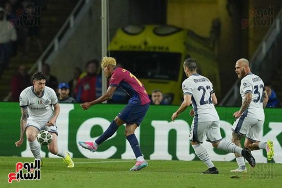 لامين يامال خلال مباراة برشلونة وإنتر ميلان لامين يامال خلال مباراة برشلونة وإنتر ميلان