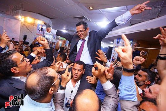 فرحة عارمة من خالد البلشى بعد الفوز بمقعد النقيب فرحة عارمة من خالد البلشى بعد الفوز بمقعد النقيب