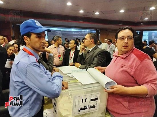 انتهاء التصويت وبدء عملية الفرز انتهاء التصويت وبدء عملية الفرز