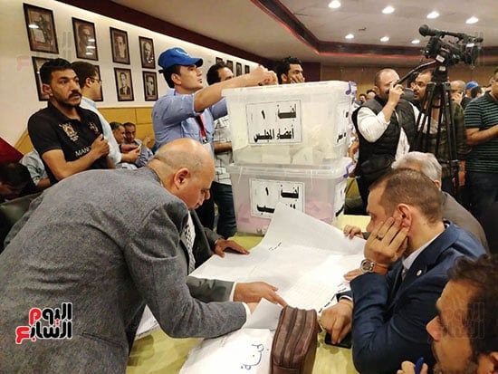 بدء فرز لجنة أعضاء المجلس بدء فرز لجنة أعضاء المجلس