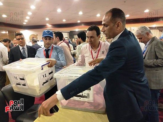 فرز الأصوات فى عمومية الصحفيين فرز الأصوات فى عمومية الصحفيين