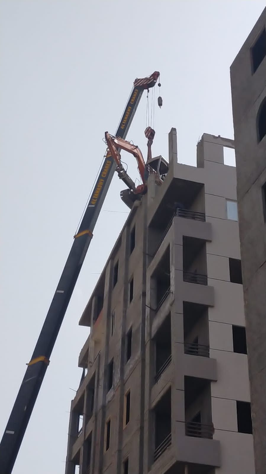 إزالة 36 طابق مخالف بالمقطم (3) إزالة 36 طابق مخالف بالمقطم (3)