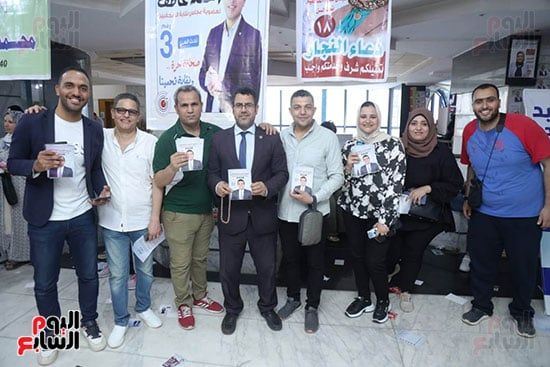 الكاتب الصحفى عبد الفتاح عبد المنعم رئيس التحرير التنفيذى لليوم السابع والزملاء فى عمومية الصحفيين الكاتب الصحفى عبد الفتاح عبد المنعم رئيس التحرير التنفيذى لليوم السابع والزملاء فى عمومية الصحفيين
