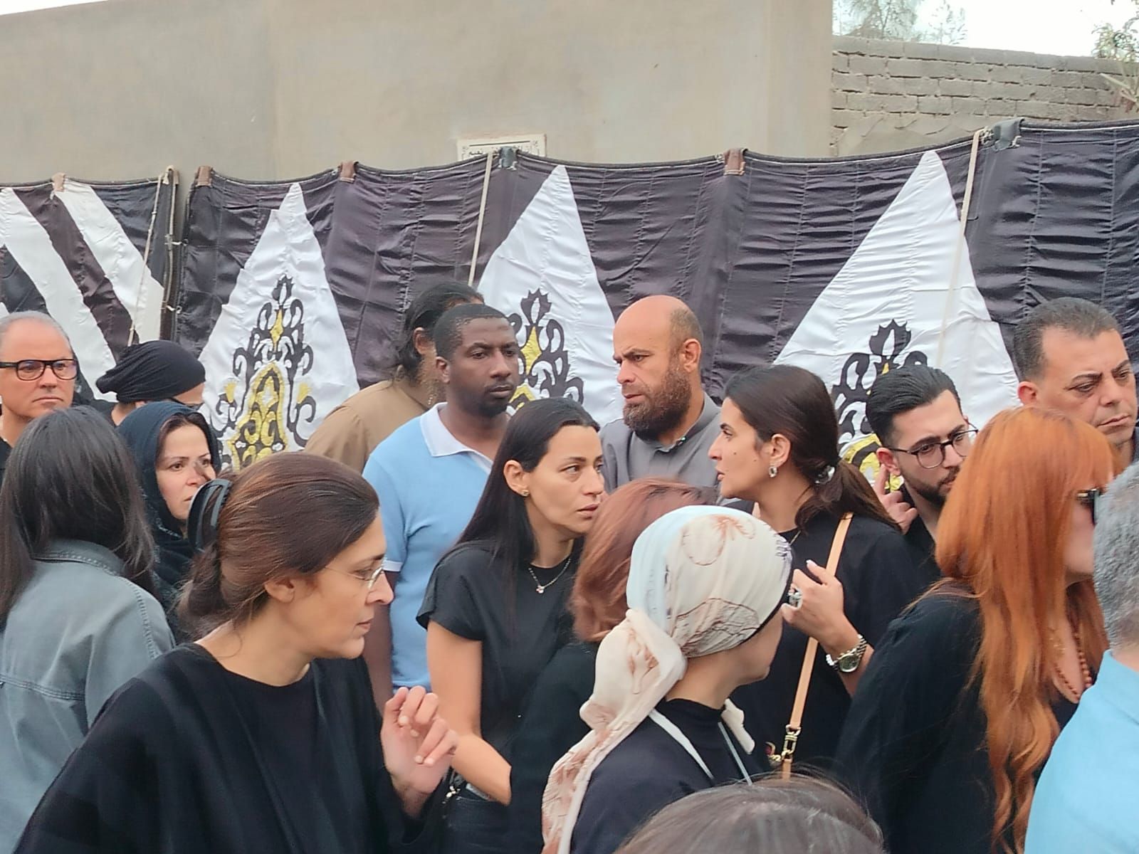 كارول سماحة تودع زوجها وليد مصطفي بمسقط رأسه بالدقهلية كارول سماحة تودع زوجها وليد مصطفي بمسقط رأسه بالدقهلية