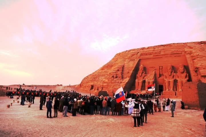 موسم سياحي يكلل بالنجاح موسم سياحي يكلل بالنجاح