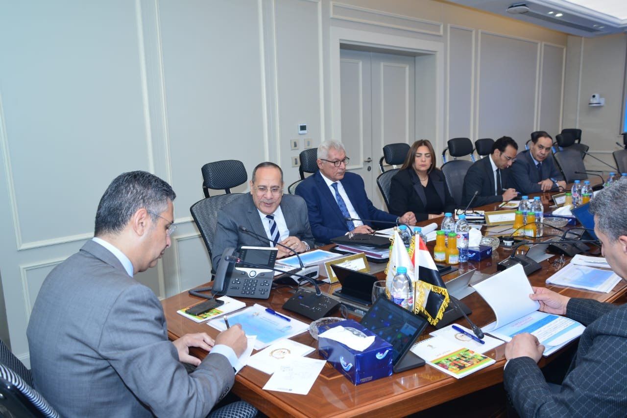 وزير التموين والتجارة الداخلية خلال الاجتماع وزير التموين والتجارة الداخلية خلال الاجتماع