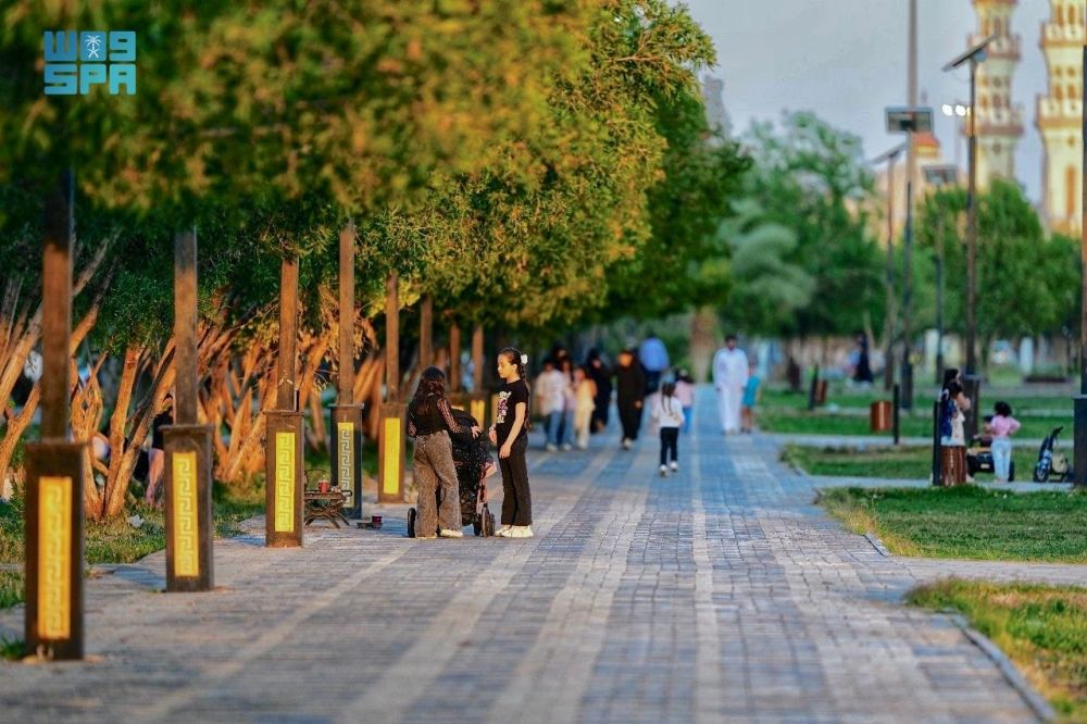 حدائق ومضامير عرعر تستقطب العائلات خلال الإجازة المطولة - واس