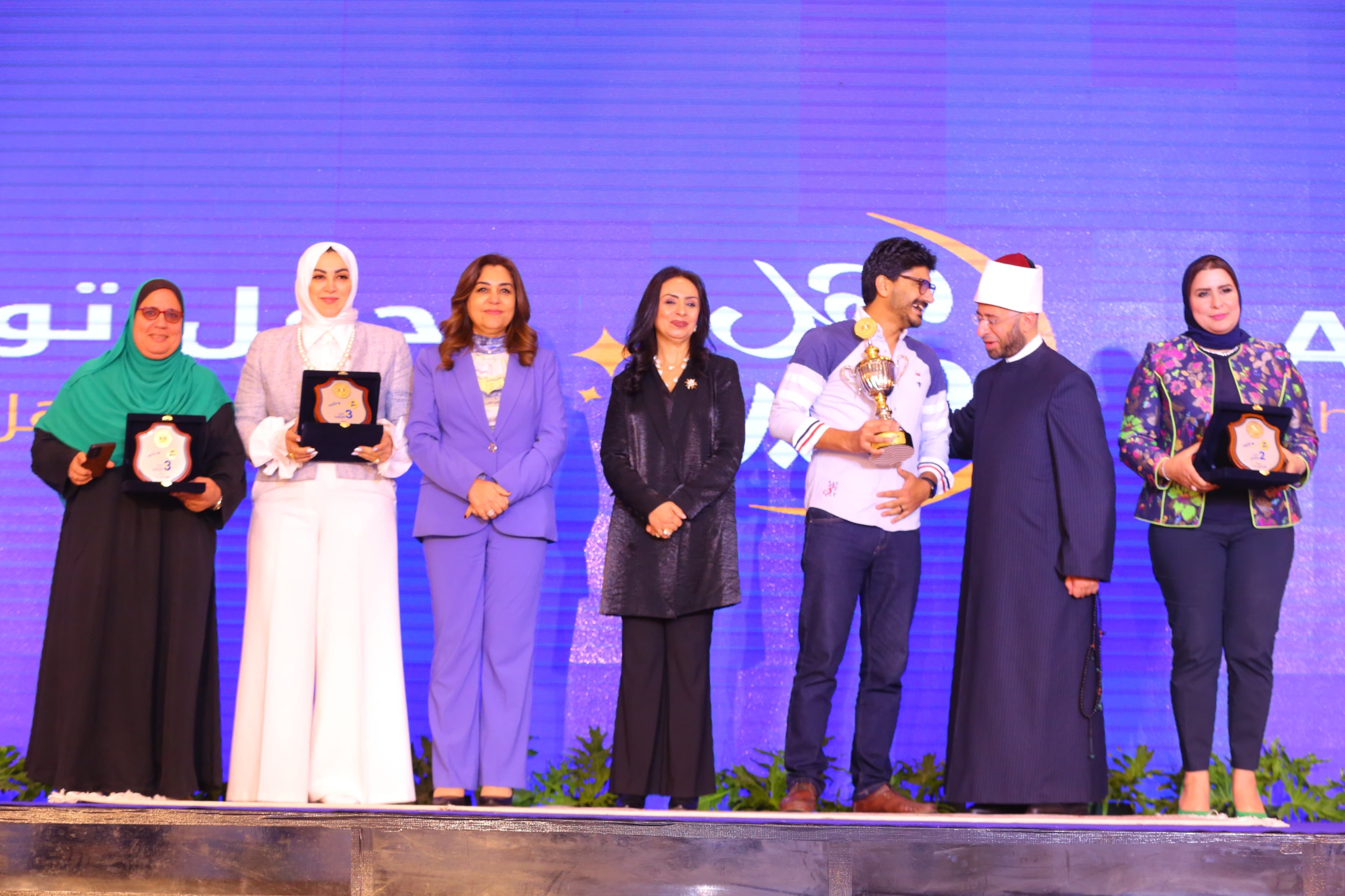 وزراء التضامن والأوقاف والتنمية المحلية خلال تكريم الفائزين وزراء التضامن والأوقاف والتنمية المحلية خلال تكريم الفائزين