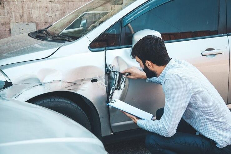 man-hand-documant-car-crash-accident_218381-1796.jpg